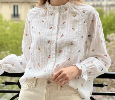 Jolie blouse brodée