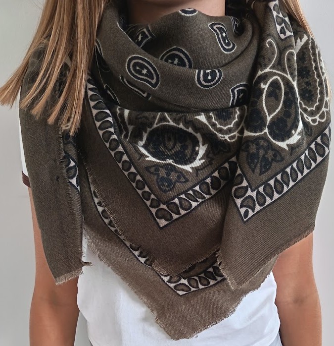 🧣 Écharpe imprimée – douceur et élégance - Kaki