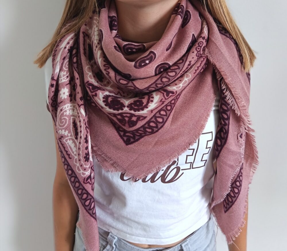 🧣 Écharpe imprimée – douceur et élégance