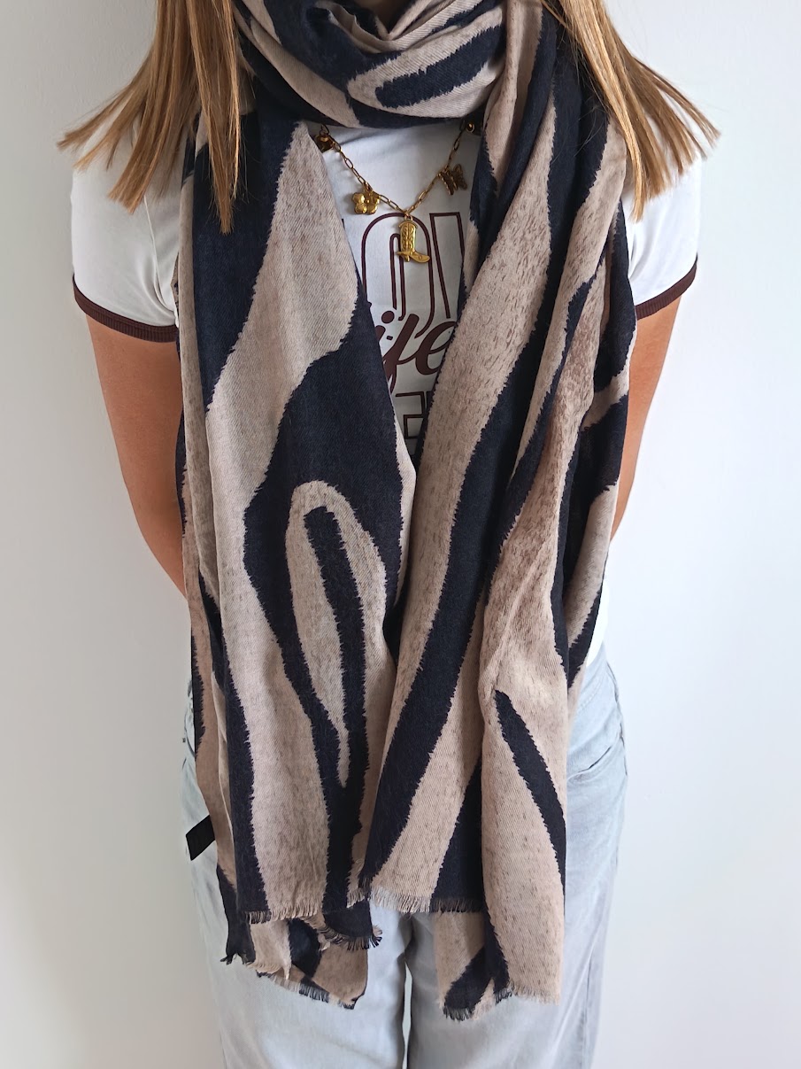 🧣 Écharpe imprimée – douceur et style