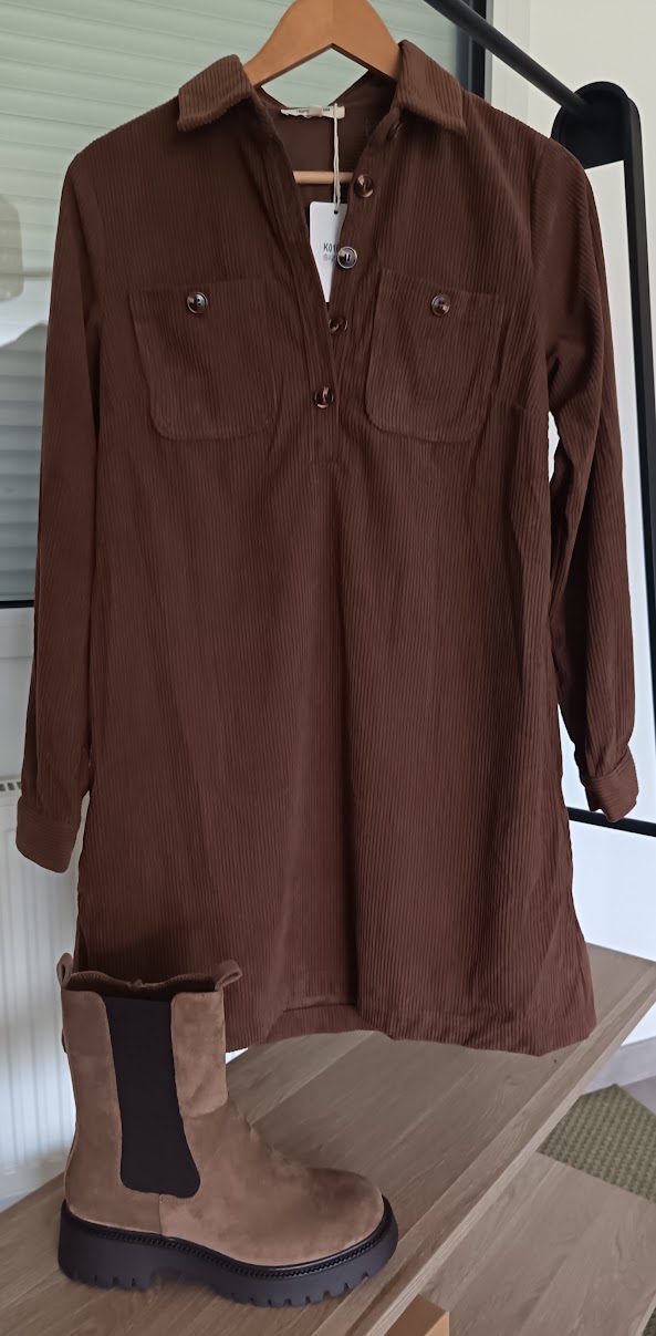 🤎 Robe velours chocolat – élégante, douce et tendance